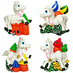 Символ года " KWELT " магнит Белая лошадь, 5,5*6,7см, 4 дизайна (без возможности выбора дизайна), полистоун, пакет