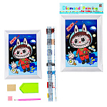 Картина алмазная " Mazari " 17,5*23,8см Лабубу, с частичным заполнением, состав набора: картонная основа, стразы, стилус, желеобразный клей, лоток, в термоусадочной пленке, европодвес